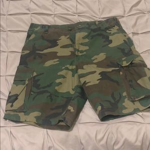 Cargo camouflage shorts size M (31-35 waist)